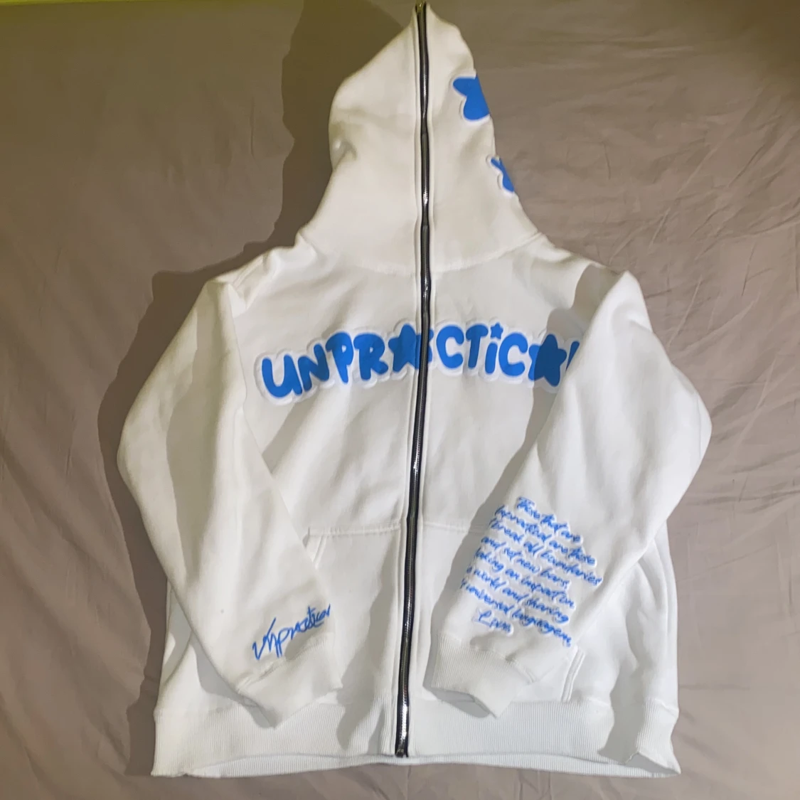 Unpractical zip up hoodie