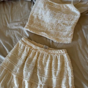 Vitt sett ifrån shein  - Jättegulligt sett ifrån shein i strlk S, aldrig använd 