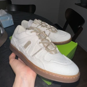 Vita sneakers från Sam Edelman - Helt oanvända sneakers från Sam Edelman i stl 37🤩 