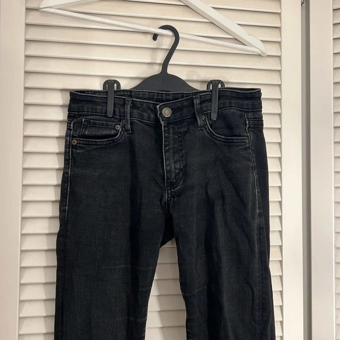 Svarta jeansbyxor - 1