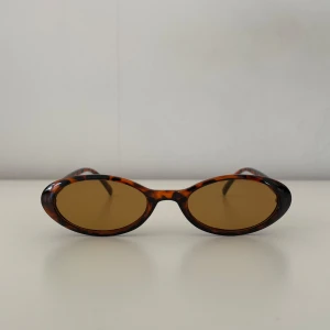 Vintage solglasögon- oanvända  - Helt nya, 13.5cm breda, 100kr