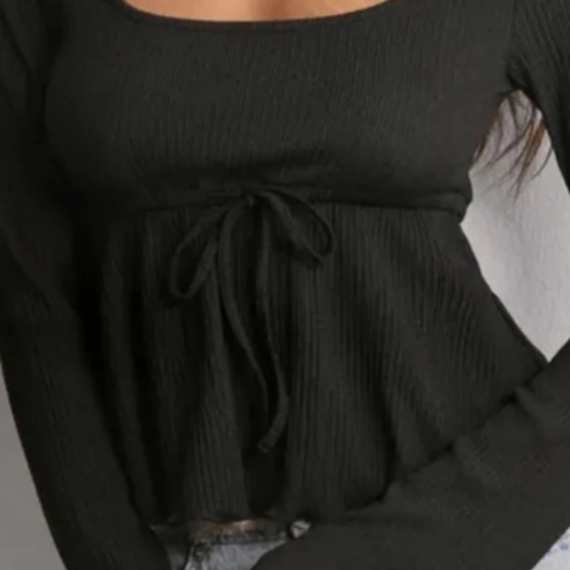 Svart ribbad topp med knyt NELLY - 1