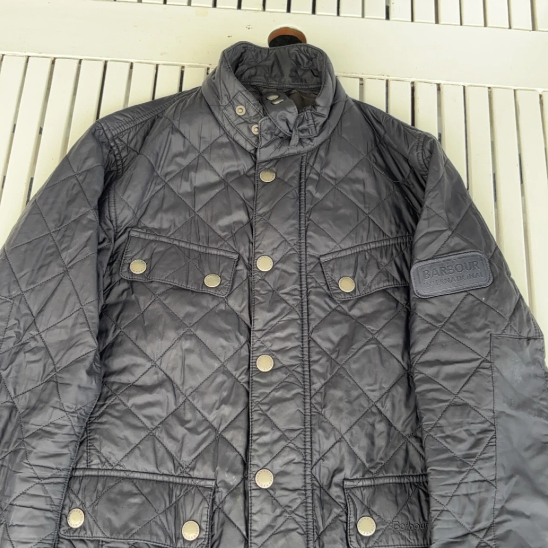 Grå quiltad jacka från Barbour