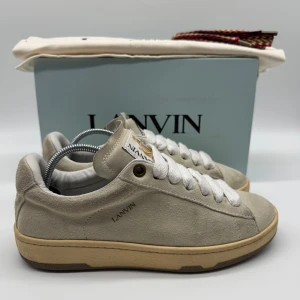 LANVIN CURB SNEAKERS  - Lanvin curb sneakers - Skick: 9/10 - Tillbehör: Box & Dustbag & Ett par andra snören - Storlek 40 sitter som 41 - Nypris ca 6500kr - DeluxeCloset