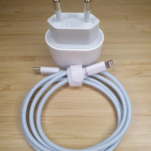 Z50 Lightning Quick Charging Set, 20W Charger and 33W 1m Lightning Cable - Z50 Lightning Quick Charging Set, 20W Charger and 33W 1m Lightning Cable