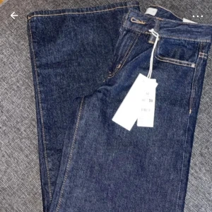 Mörkblå jeansbyxor - snygga jeans från gina helt nya 250 kr storlek 32 