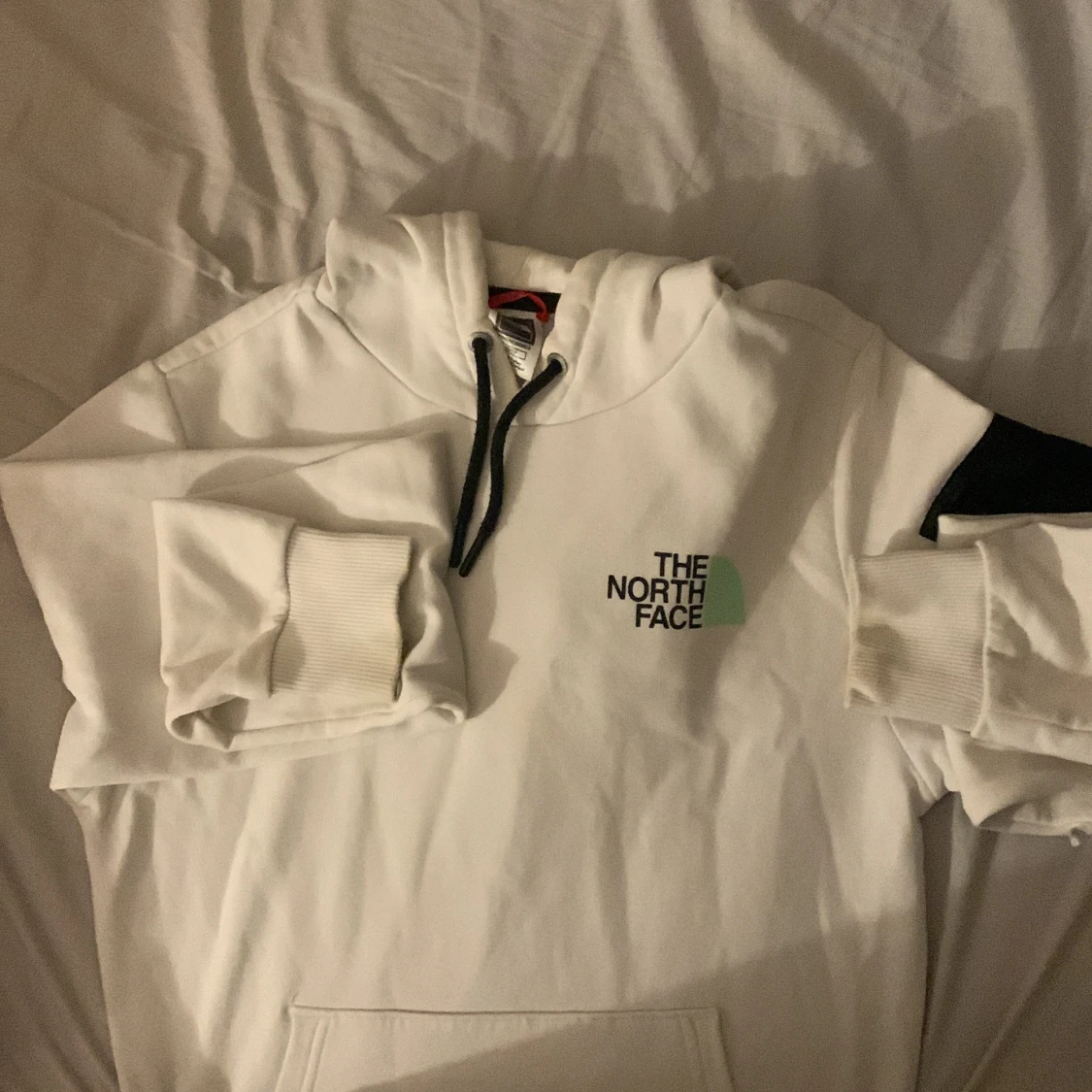 Vit hoodie från The North Face