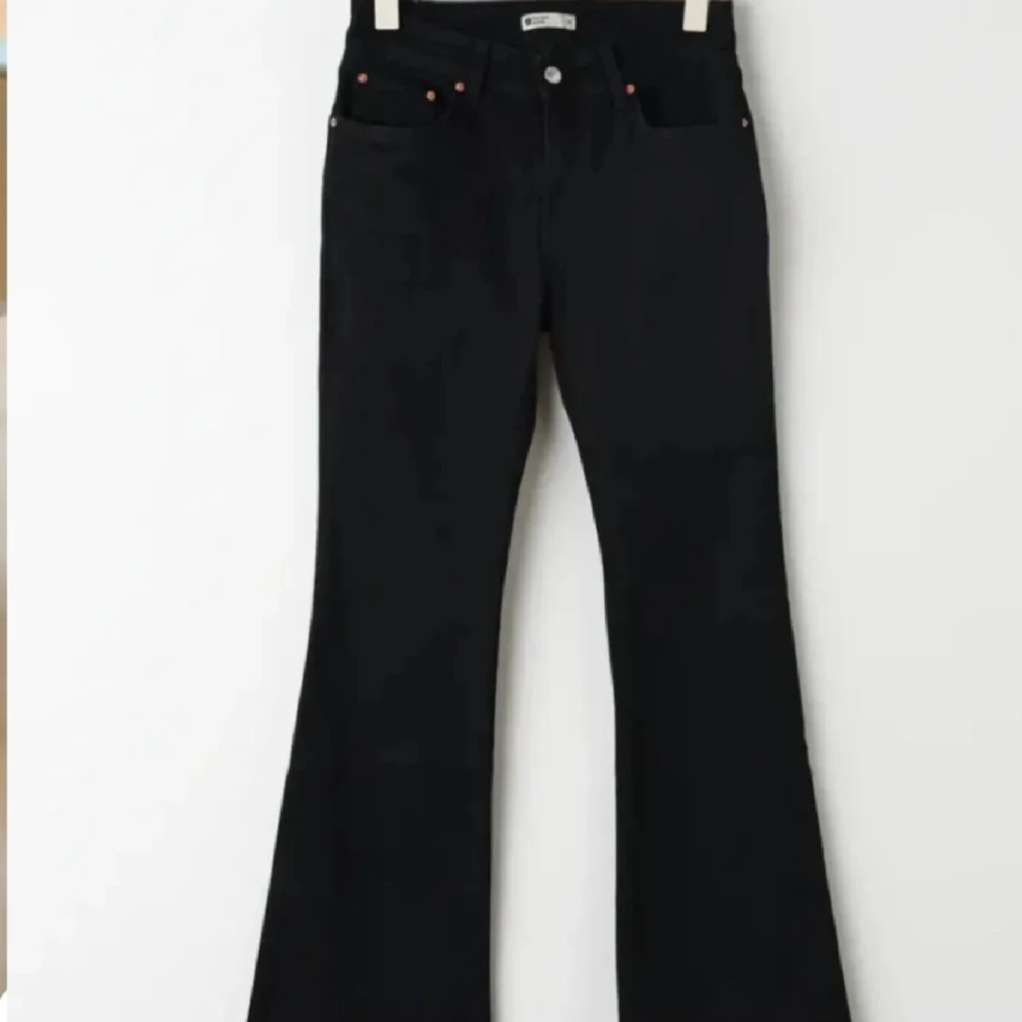 Svarta bootcut jeans  - 1