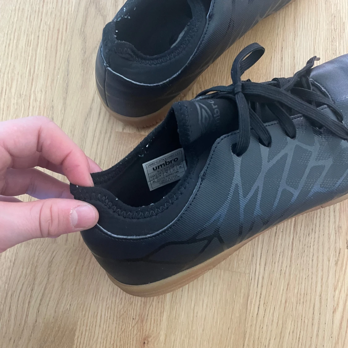 Svarta fotbollsskor från Umbro - 2