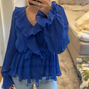 Fin blus från veromoda  - säljer denna fina blusen från vero Moda, helt oanvänd 🩷