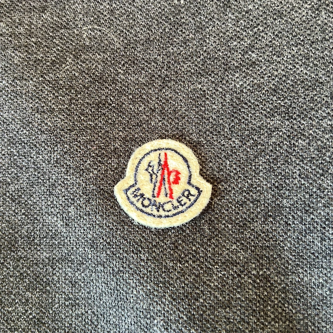 Svart pikétröja från Moncler - 3