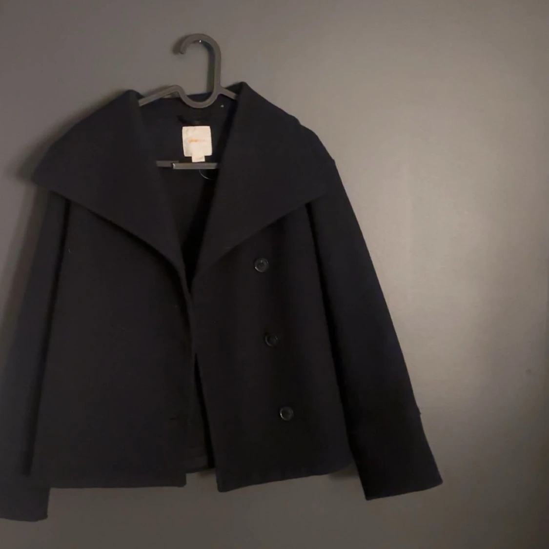 Mörkblå kappa från Gina Tricot