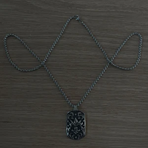 Silvrigt Chrome Heart necklace  - Säljer ett oanvänt silverfärgat Chrome Heart halsband. Riktigt bra kvalle och väger riktigt mycket! Pris går absolut att diskutera vid snabb affär såklart🙂‍↕️