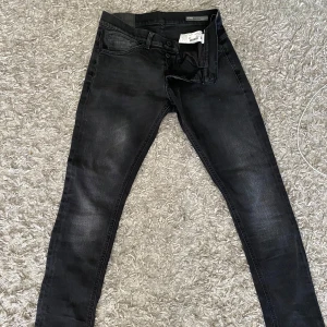 Dondup jeans  - Dondup jeans i fint skick - skriv vid frågor!