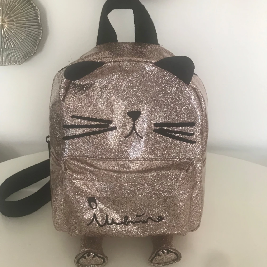Glittrig ryggsäck med kattmotiv
