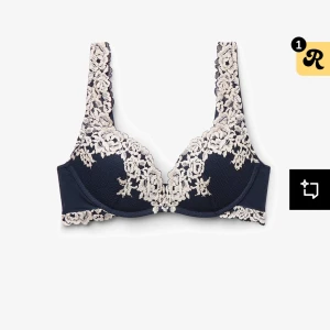 Mörkblå intimissmi bh - Mörkblå intimissmi bh i storlek 70B, säljer den pga att den va för liten när jag fick hem den. Den är använd max 3 gånger 