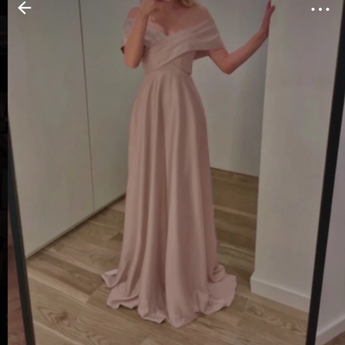 Champagnefärgad långklänning