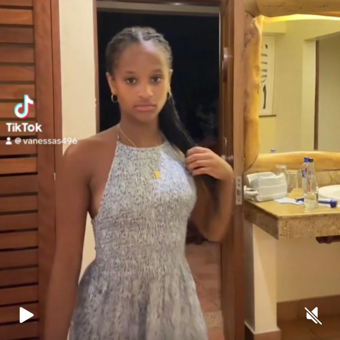 Blå ärmlös klänning - 1