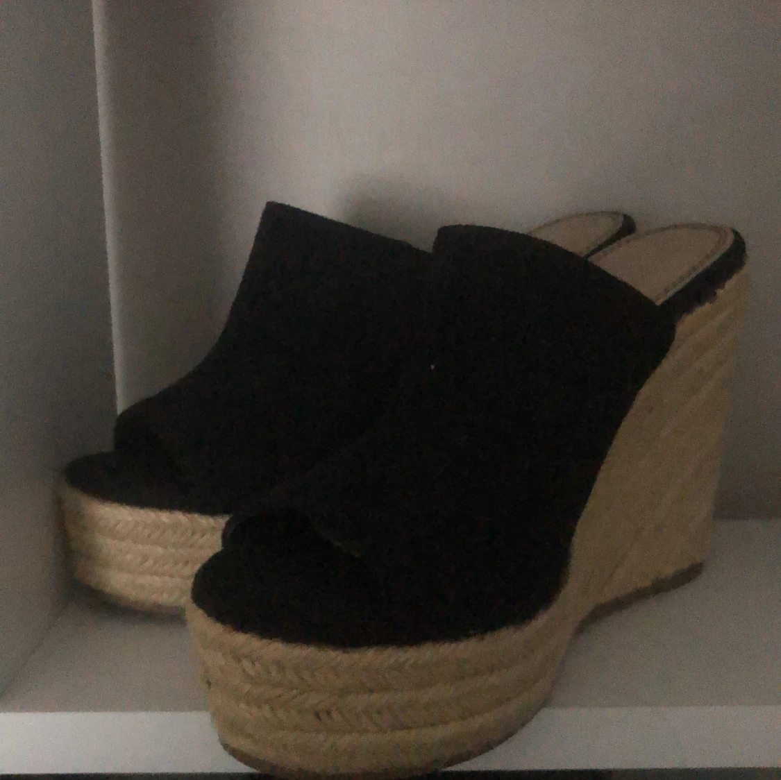 Svarta kilklackar från Marypaz