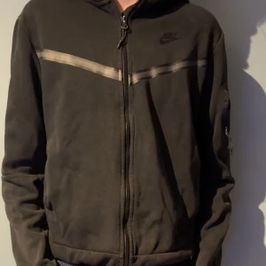 Nike tech - Har andvänt i 3 veckor och ville inte ha den längre 