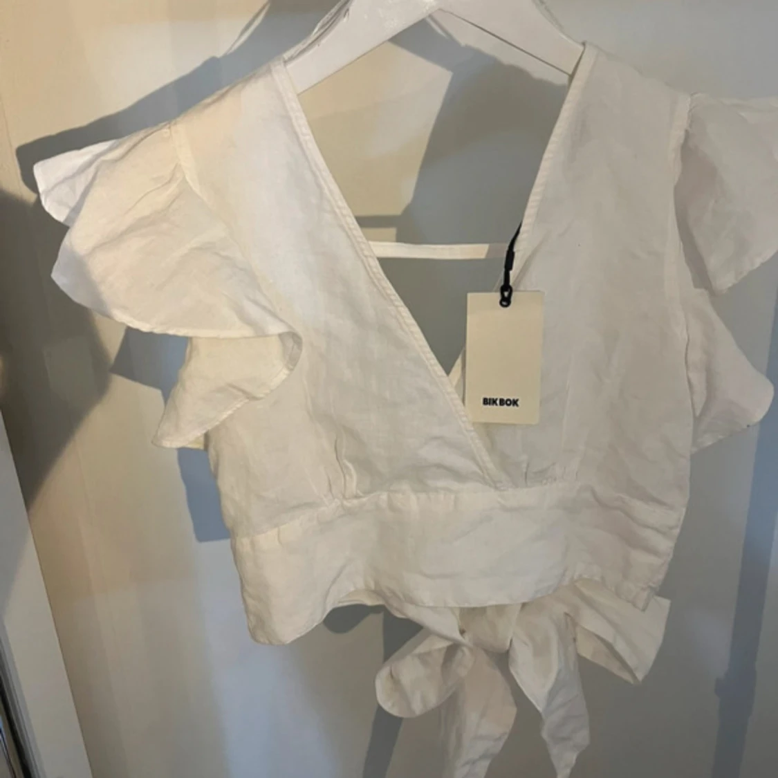 Vit omlottopp från Bik Bok - 1