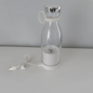 Trådlös Mixer - En trådlös uppladdningsbar mixer som aldrig är använd! Nypris 500kr! FÖRST TILL KVARN!