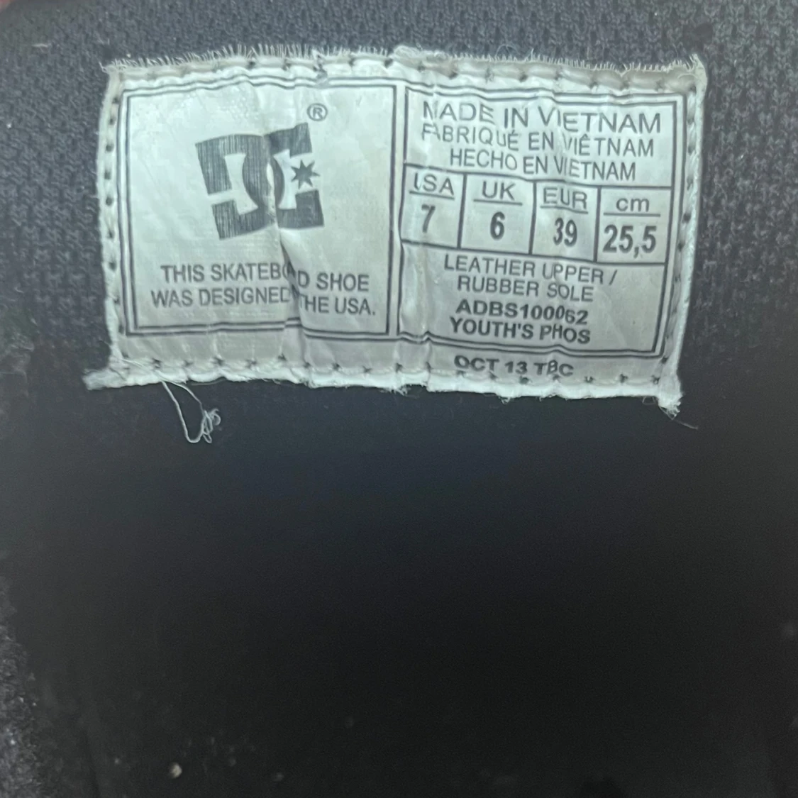 DC sneakers med dödskallemönster - 4