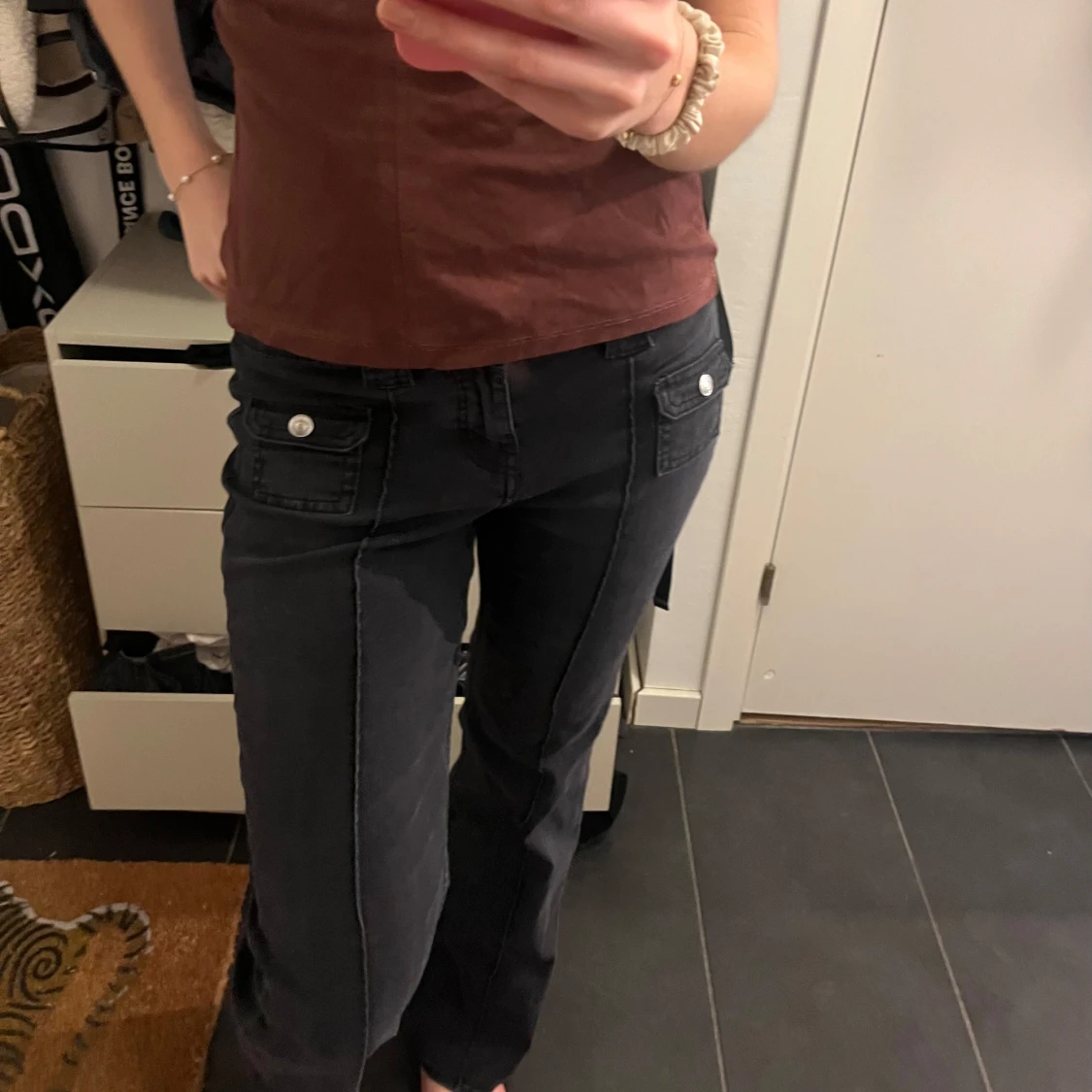 Svarta bootcut jeans med knappar - 1