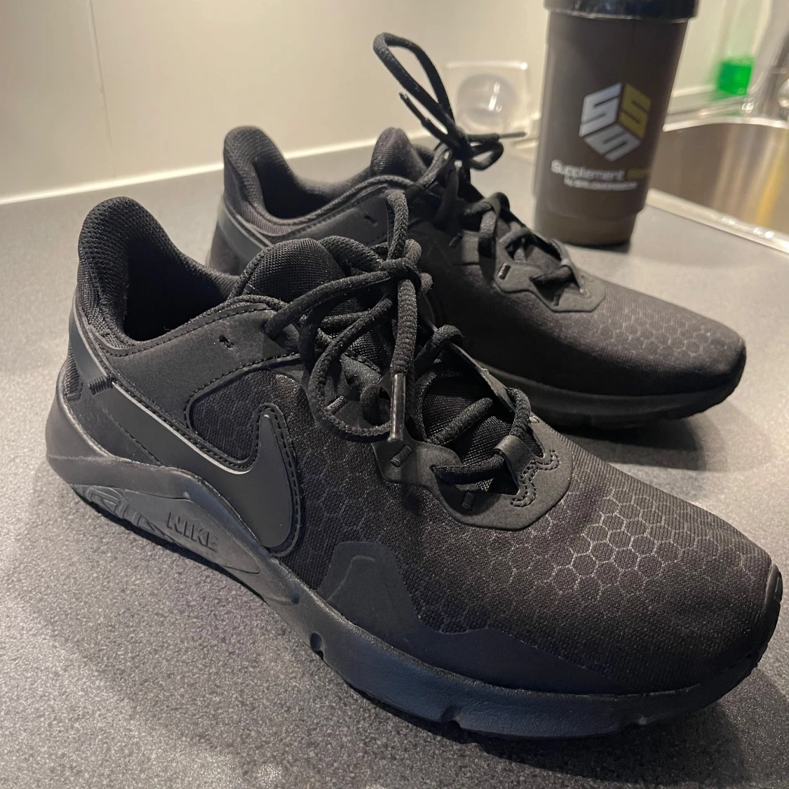 Svarta Nike sneakers - 2