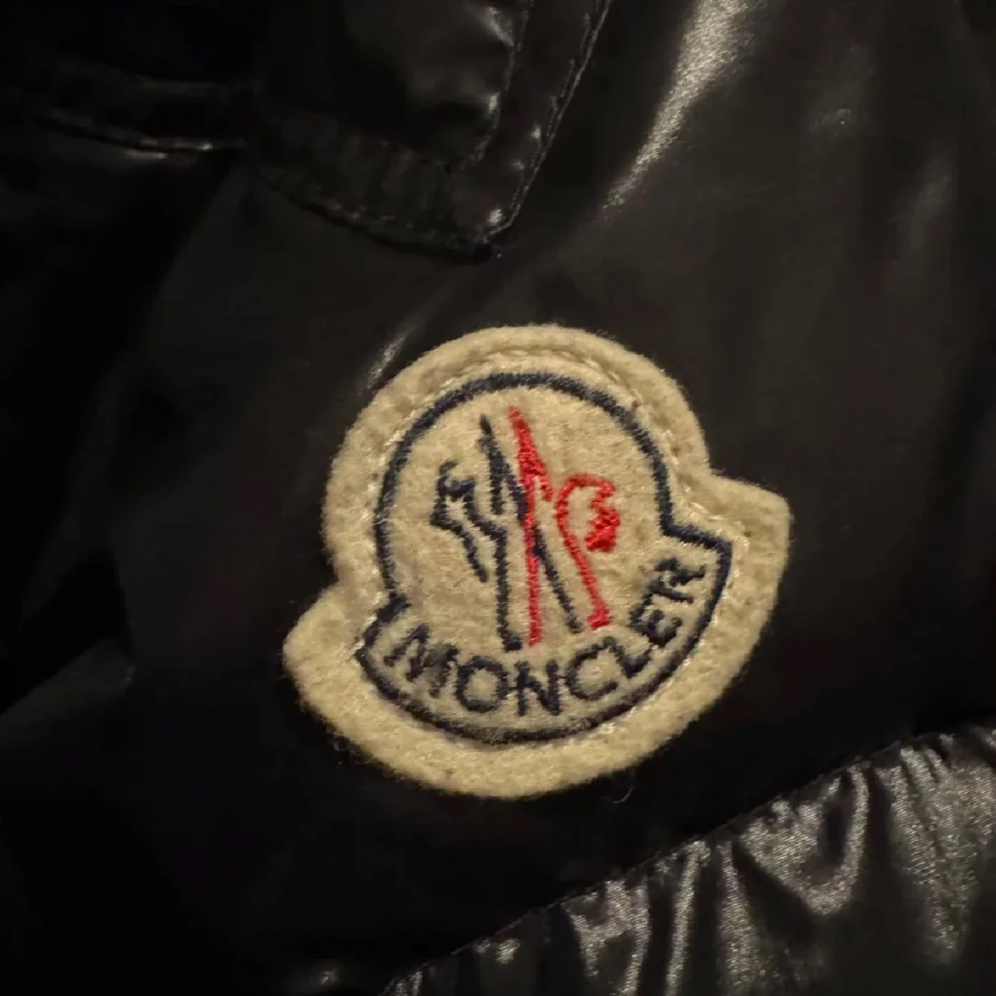 Svart pufferjacka från Moncler - 1