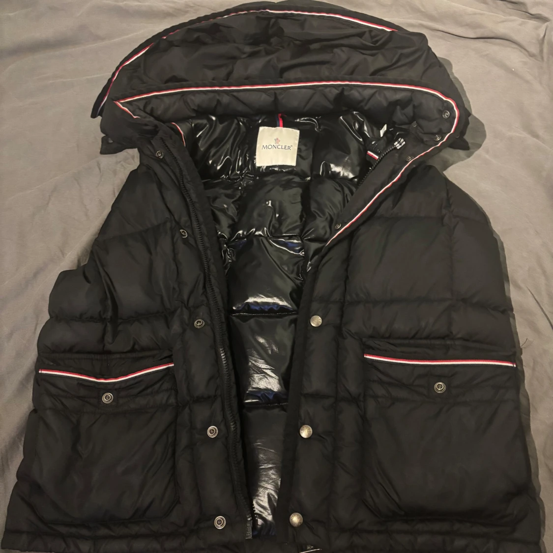 Svart dunväst från Moncler