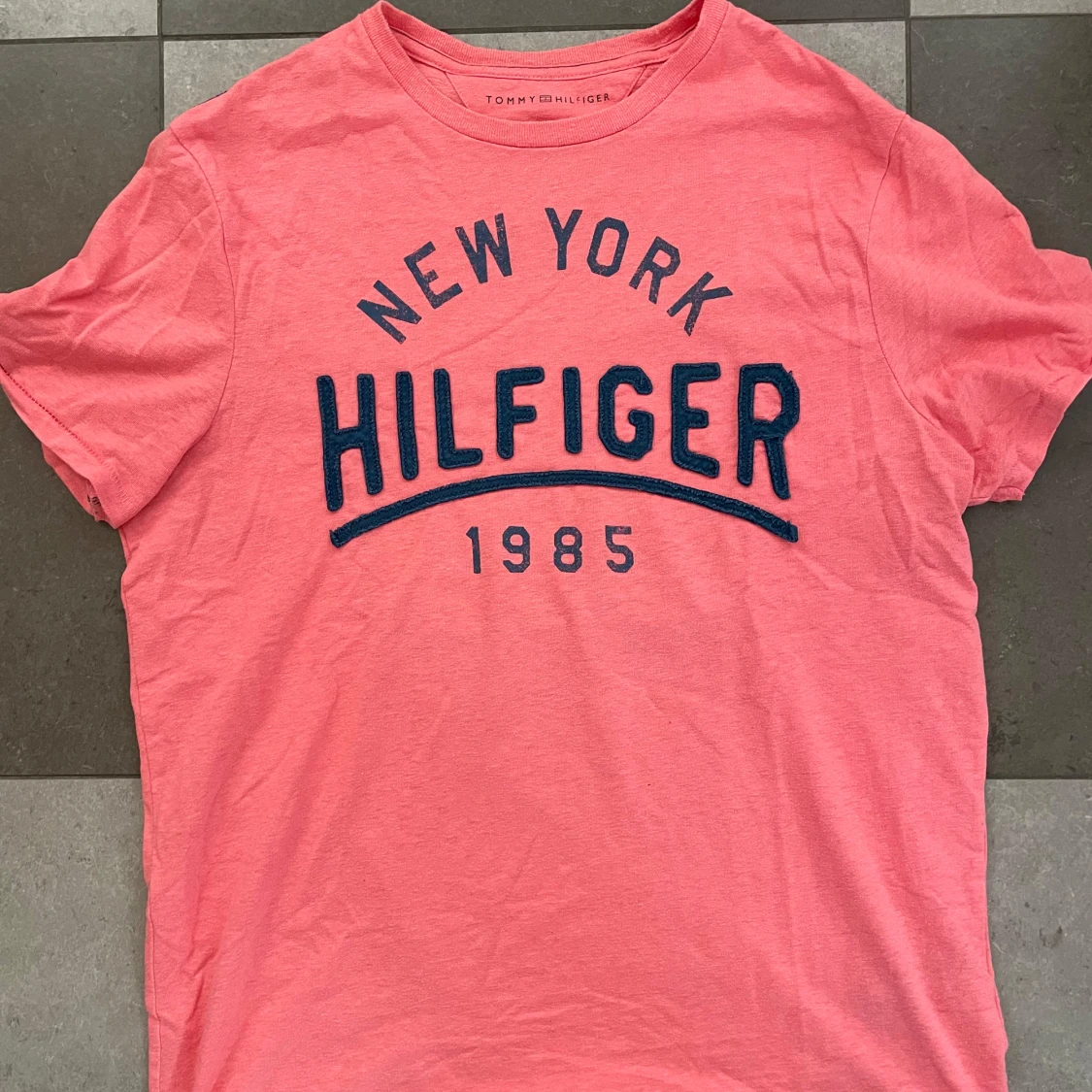 Rosa Tommy Hilfiger tee