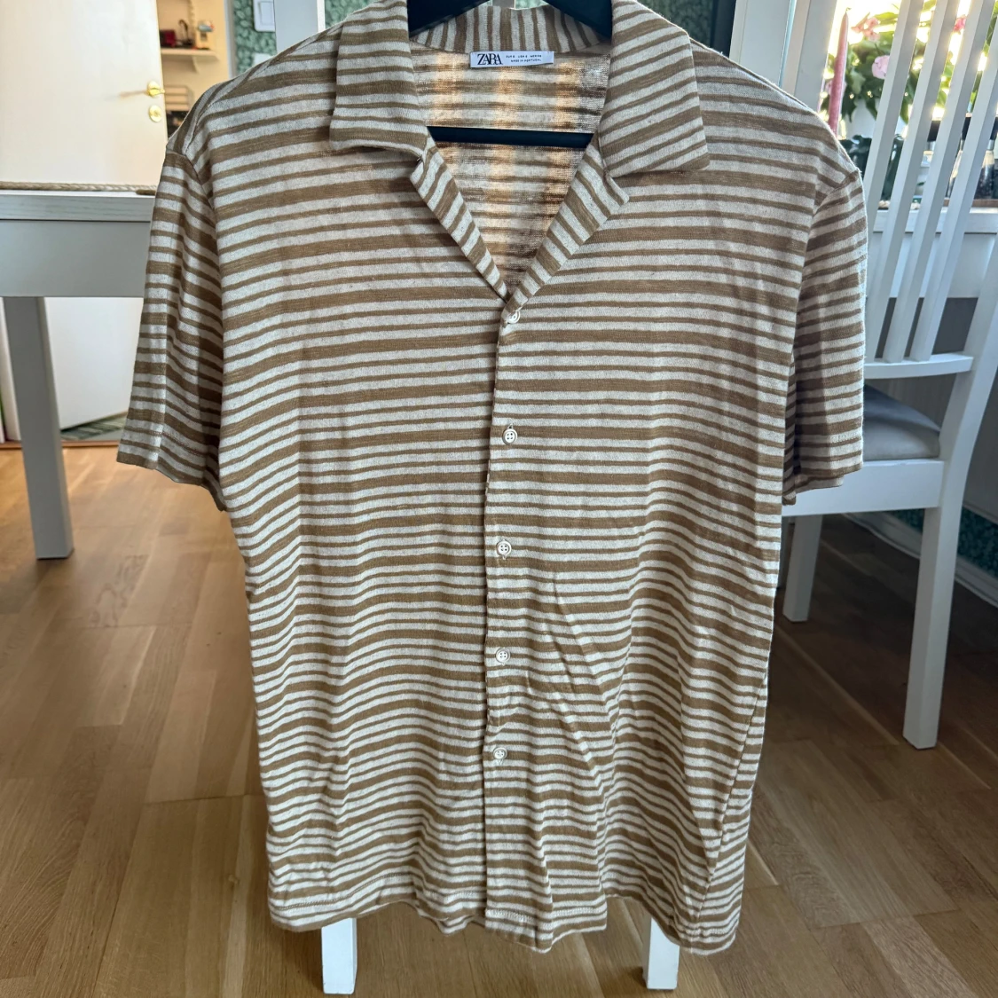 Randig tröja med knappar zara