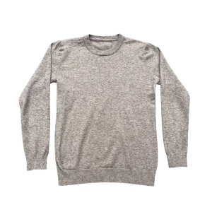 Kashmir Crewneck - Säljer denna fina crewneck i vad jag tror är 100% kasmir. Den är köpt här på plick men har tyvärr inga lappar i sig. Det gör att jag inte kan vara helt säker på att den är i 100% kashmir. Tröjan är i jättebra skick utan defekter. Längd fr axel: 63cm, armlängd fr axel: 60cm och bröstvidd: 48cm. Hör av dig ifall du har någon fråga🤝