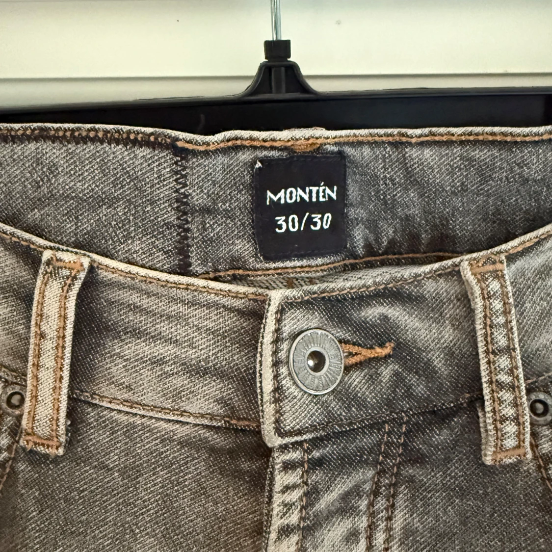 Ljusgråa monten jeans - 1