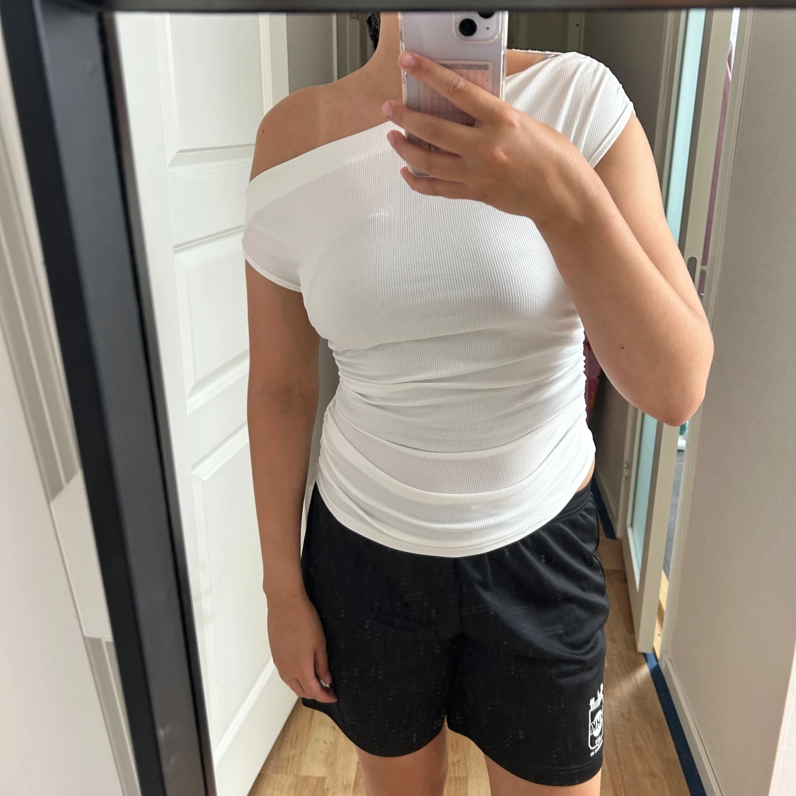 Vit offshoulder ribbad topp