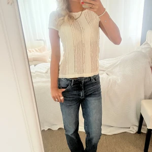 Vit spetsblus med kort ärm - Så söt topp från ganni!!!🥰🥰