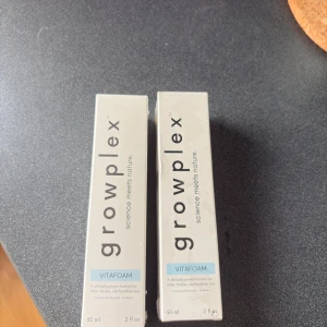 Growplex Vitafoam 60ml - Två förpackningar Growplex Vitafoam,. Produkten är en foam som innehåller 5% Minoxidil och 3% Biotin. Inlöpt för425 kr styck från usa men funkade inte med min eksem! Säljer båda för 750 eller en för 400 kr.  Går endast att köpa online. De är båda oöppnade 