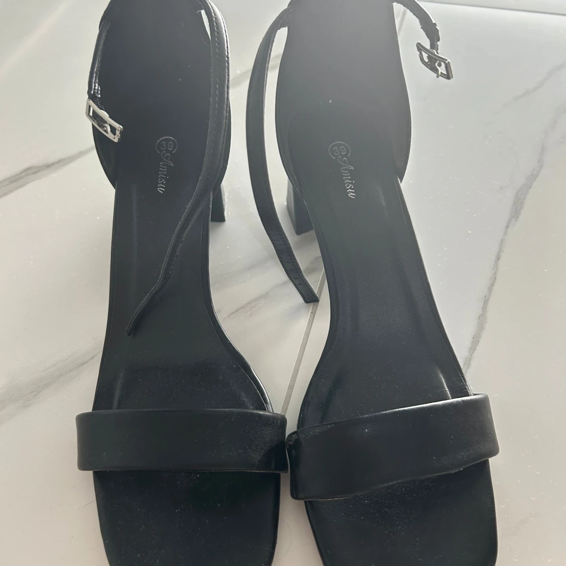 Svarta klackar från Amisu