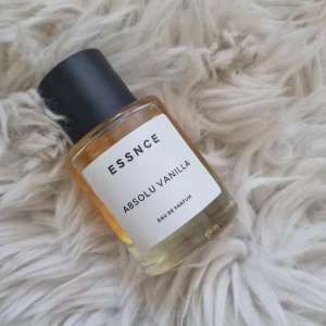 Absolu vanilla, Essnce - Absolu vanilla från Essnce. Uppskattar ca 90% kvar.