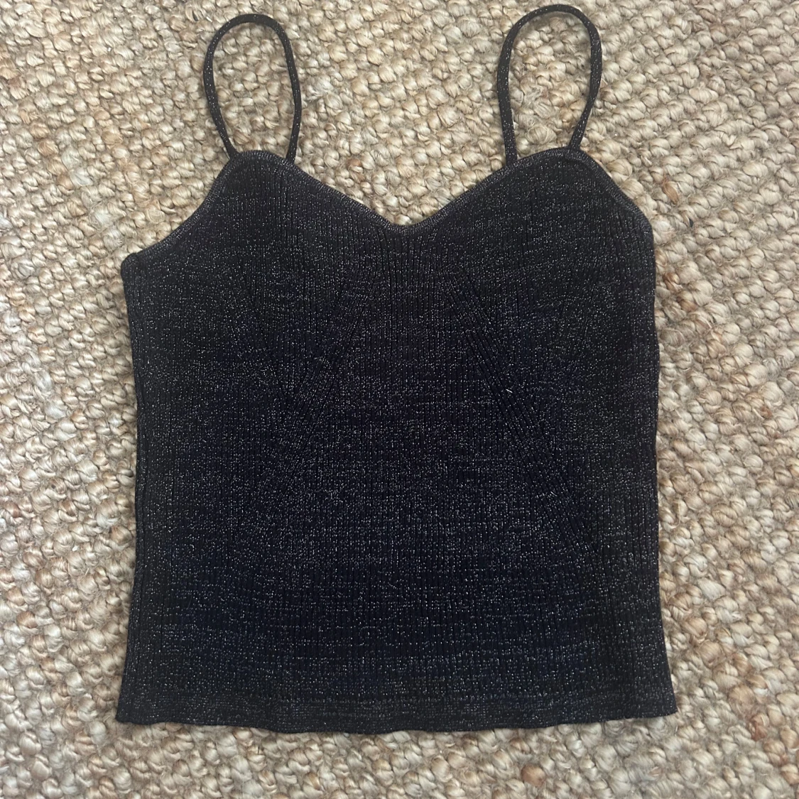 Svart glittrig topp med smala band