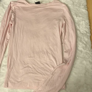 Tajt långärmad tröja Gina  - Jättefin tröja från Gina som bara är använd en gång🥰💓  Säljs då den inte kommer till användning, även lite skrynklig på bilderna för att den har legat i min garderob!