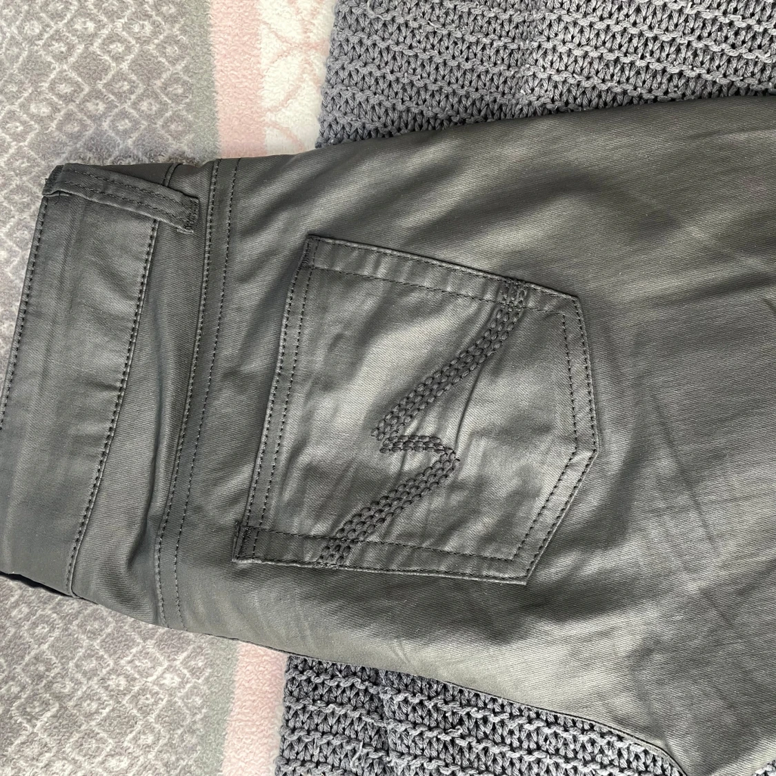 Svarta bootcut byxor från Nelly - 2