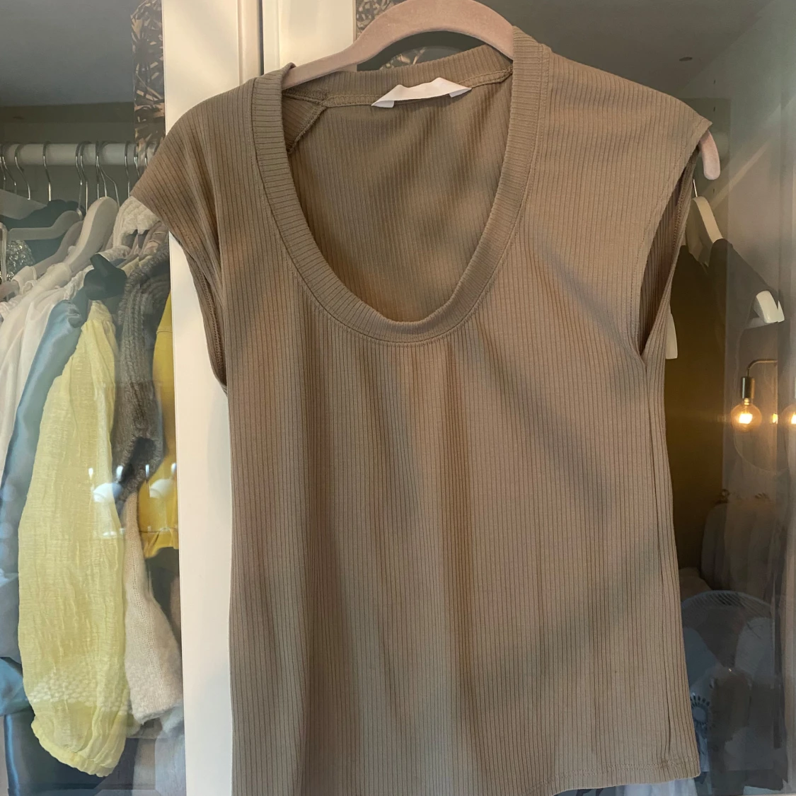 Kakigrön u-ringad topp Mango - 1