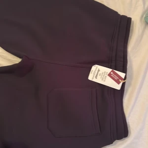 Mörkblåa RUSSEMERCH, strl M - Snygga mörklila byxor från RUSSEMERCH kosta 499 var för stora för mig