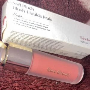 Rare Beauty Soft Pinch Blush Hope - Helt ny aldrig använt,pris kan diskuteras! 