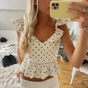 Prickig volangtopp från hm - Bara testad skriv för egna bilder av hur den ser ut på