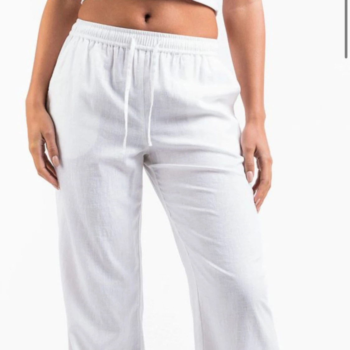 Vita midwaist linnebyxor med snörning