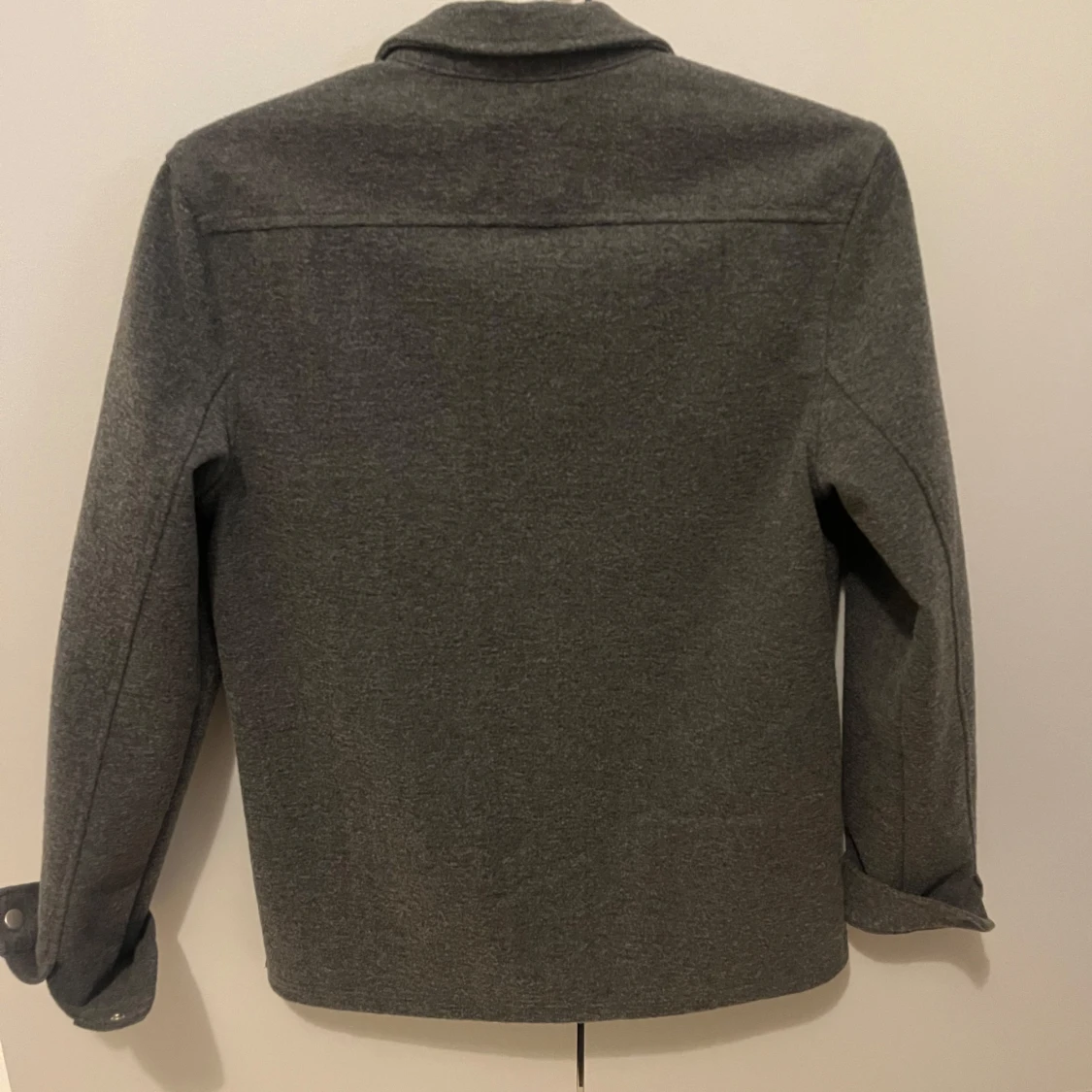 Mörkgrå overshirt från W.BXTR - 2