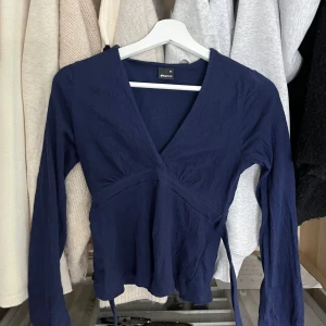 Mörkblå långärmad - Från Gina tricot, storlek Xs💗